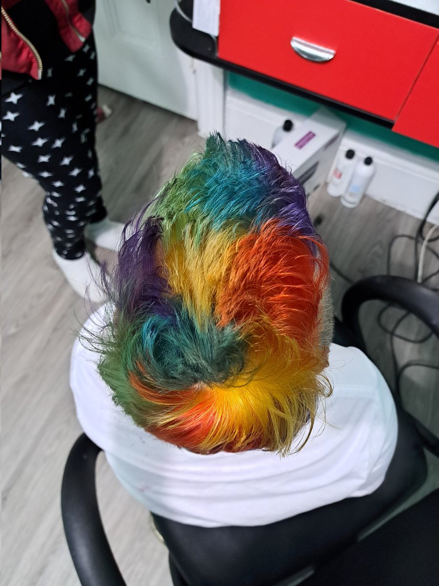 Sunnygregorio1's tweet photo. New hair  rainbow  Mo-Mullet 🌈 https://t.co/ZUlfASTYpE