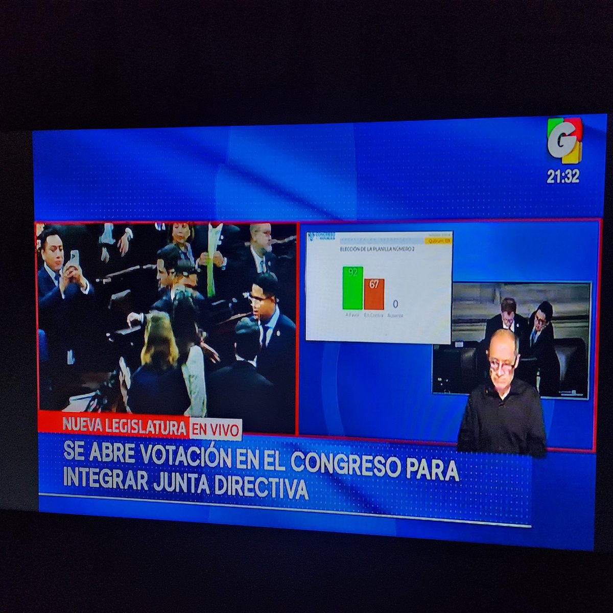 sergioparadah's tweet photo. Ha sido para mi un gusto y honor poder interpretar la lengua de señas e este acontecimiento tan importante para el país para que todos y todas podamos tener siempre acceso a la información.
@Guatevision_tv https://t.co/16xb8o5M6y