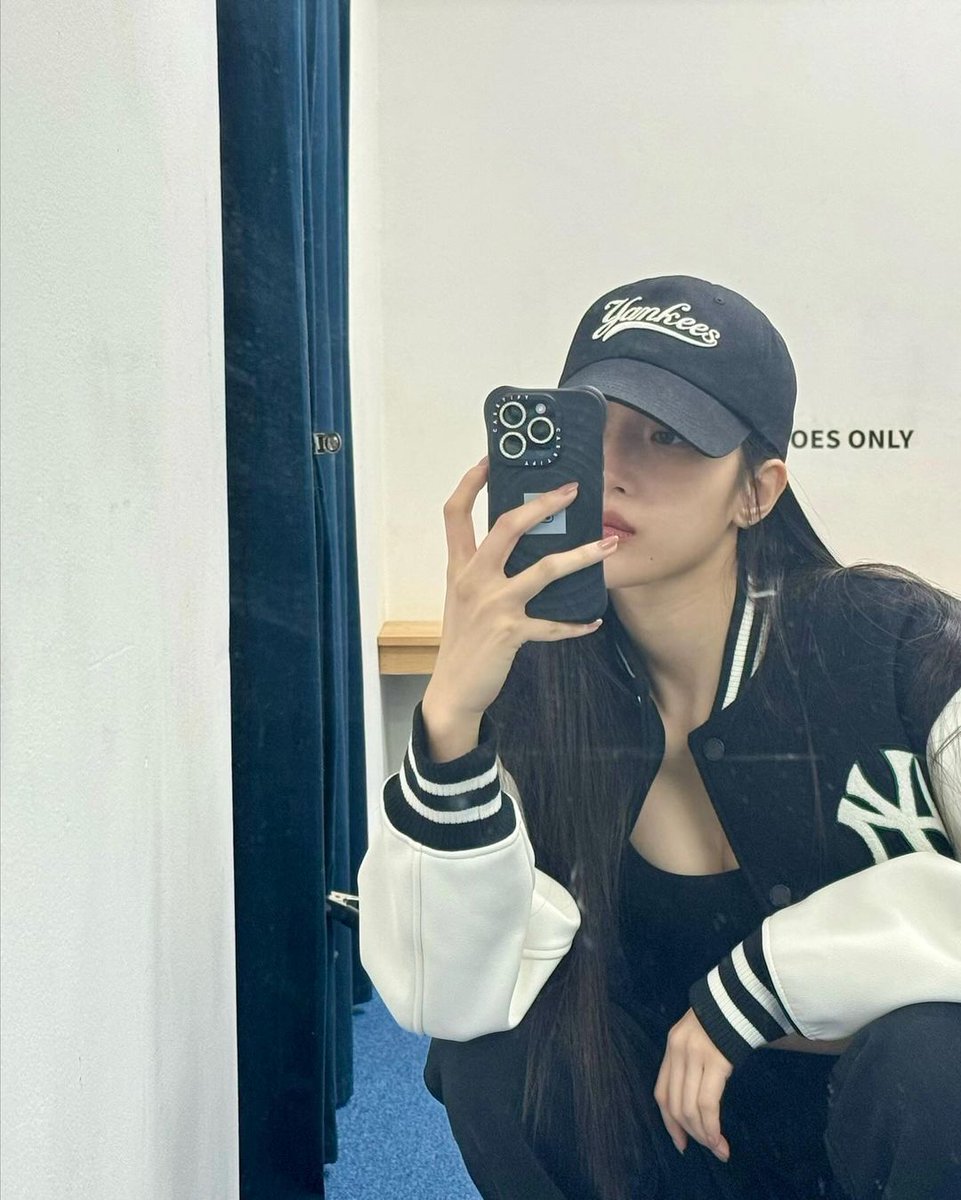 hiymkysupporter's tweet photo. m_kayoung Instagram Update
This year again with MLB 🖤 #mlbkorea #mlbcrew #mlbvarsityjacket #mlbhat
#MunKaYoung #MoonGaYoung #문가영 https://t.co/MQdtHzBQwv