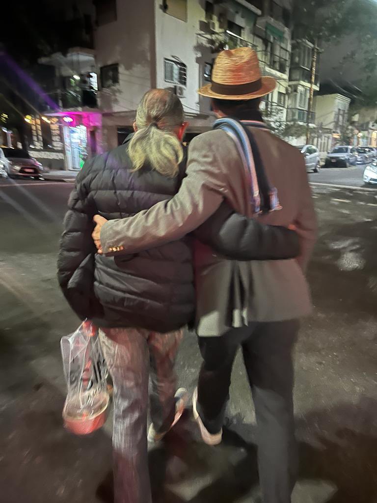 Con Palabras: El Zurdo Roizner, amor, de persona y músico. Querido por quien lo conociera, se nos fue. Aquí,los que disfrutamos de ese Maestro en todos los sentidos, miles de discos y artistas agradecidos de compartirlo. Porque siempre fue y será de todos. Gracias @zurdoroizner❤️