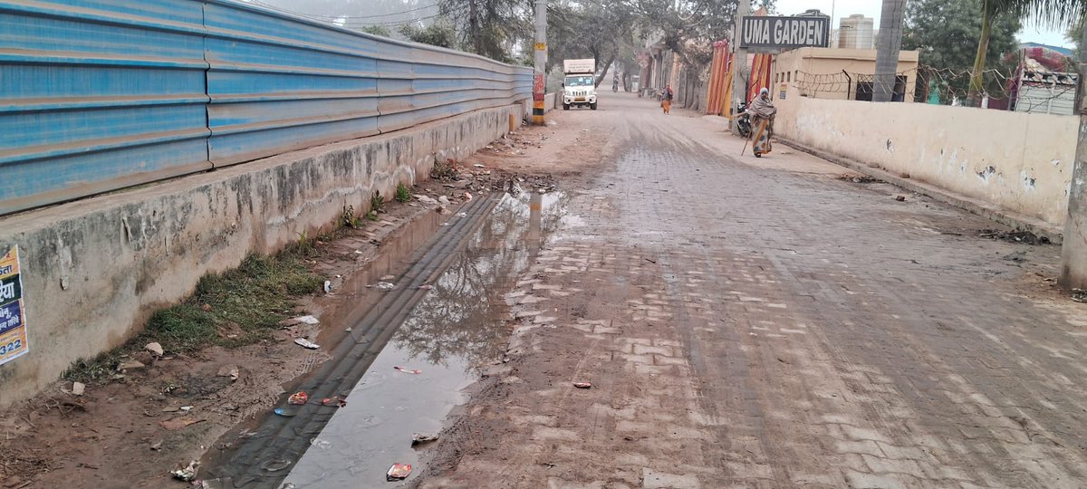 ParasramEnclave's tweet photo. @DelhiJalBoard 
NAME: Kuldeep Kumar 
ADDRESS: Parasram Enclave, main road, Burari Delhi 110084
CONTACT NO.: 9958575914
KNO:
ISSUE: Main pipeline of water is leaking in Parasram Enclave main road near Little star school. @Ceo_djb @kd15aug @AAPKAJPYADAV @asitkumar087 https://t.co/EGxzCXU7Au
