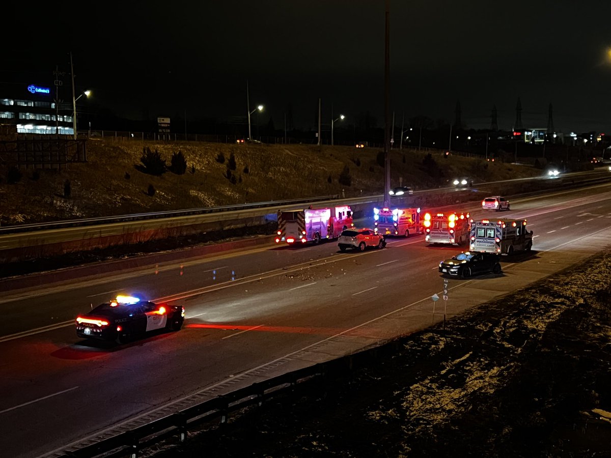 ACollinsPhoto's tweet photo. .@OPP_GTATraffic have closed the 403 Eastbound east of Waterdown Road in Burlington for a fatal collision investigation. Several vehicles involved, one person pronounced dead on scene. https://t.co/n5M8Q5mORT
