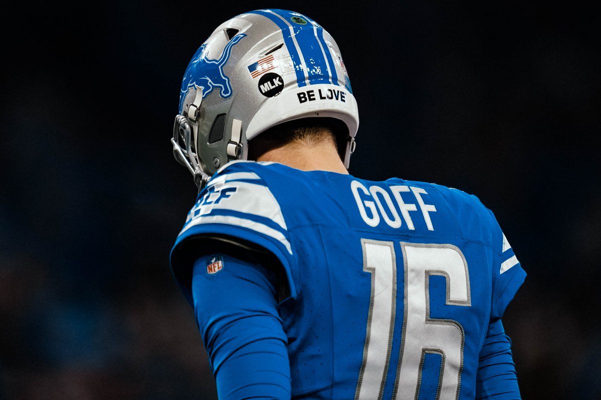 The only QBs in #NFL postseason history to produce a game with 275+ passing yards, a completion percentage of 80.0%+ and a passer rating of 120.0+:

- <a href="/Lions/">Detroit Lions</a> QB <a href="/JaredGoff16/">Jared Goff</a> 
- Peyton Manning
- Aaron Rodgers
- Kurt Warner
- Josh Allen

#AllGrit