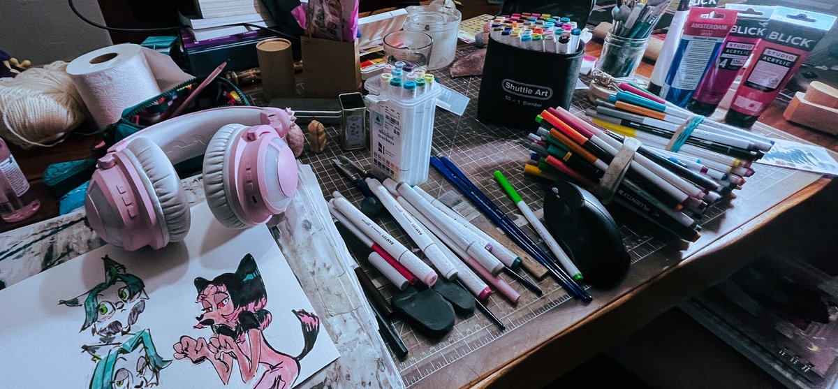 crisp_ta's tweet photo. shes baaaackkk >:33 Also tested out some markers that mysteriously spawned in the hallway.. They were pretty good? #houndsona https://t.co/ngDjvaJdi3