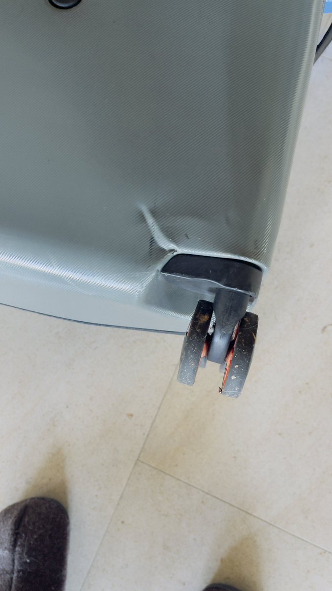 Shilov's tweet photo. @emirates @Emirates247 @EmiratesSupport This is the status of my luggage after a trip from mumbai to SFO on your airline. Not everyone can afford to buy new luggage every time they travel. If this is how you treat our personal belongings, I feel you need to reevaluate your serv. https://t.co/0uM73f7PCZ