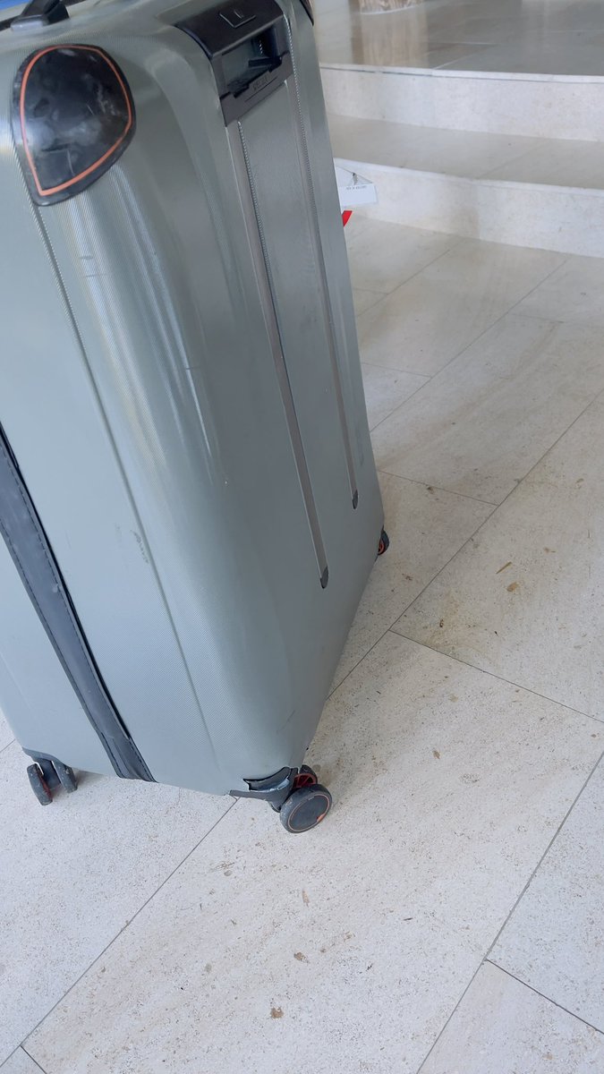 Shilov's tweet photo. @emirates @Emirates247 @EmiratesSupport This is the status of my luggage after a trip from mumbai to SFO on your airline. Not everyone can afford to buy new luggage every time they travel. If this is how you treat our personal belongings, I feel you need to reevaluate your serv. https://t.co/0uM73f7PCZ