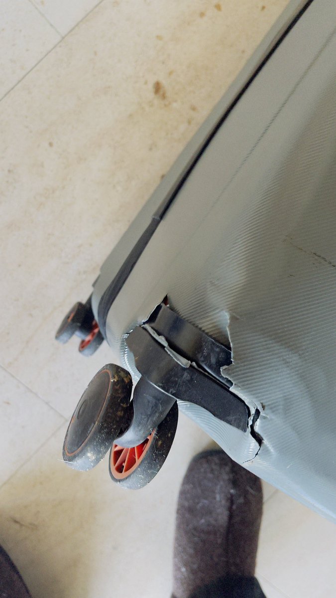Shilov's tweet photo. @emirates @Emirates247 @EmiratesSupport This is the status of my luggage after a trip from mumbai to SFO on your airline. Not everyone can afford to buy new luggage every time they travel. If this is how you treat our personal belongings, I feel you need to reevaluate your serv. https://t.co/0uM73f7PCZ