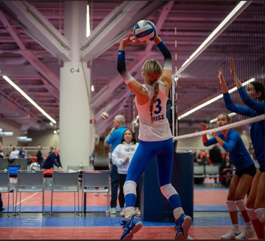 BaileyRafferty3's tweet photo. First Tournament &amp; first piece of Hardware! 1st in Silver 

JVA - Rock N Rumble 17’s 

A great weekend of lots of volleyball, even got to see a long distance friend! https://t.co/kIrPyyWgxu