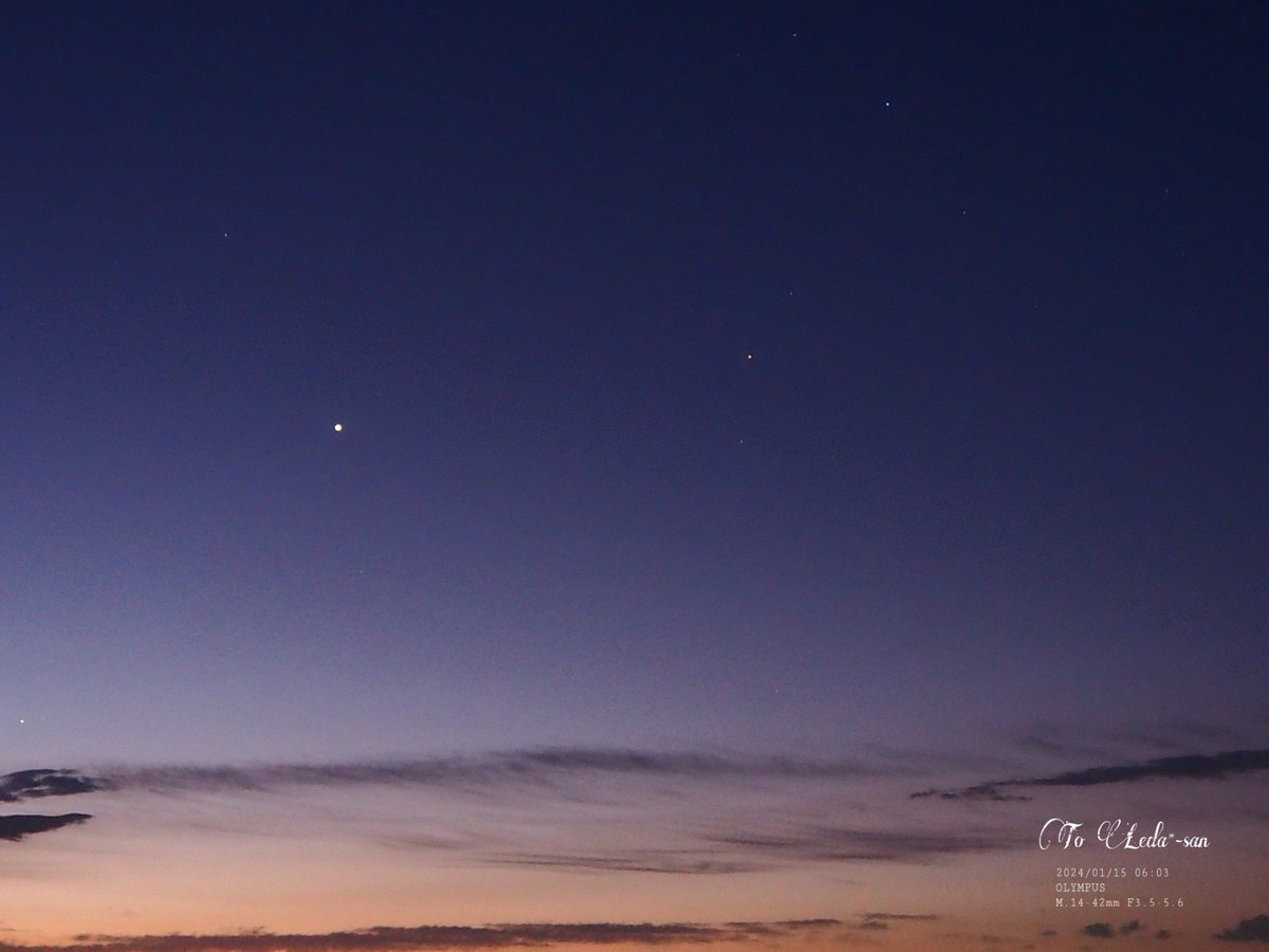 roseleonliliy78's tweet photo. 🪐2024/01/15🌟旧暦:12/05
🌹撮影📸🔭06:03

本日！の日の出ころ

金星♀#Venus🪐 の左下に水星☿ #Marcury🪐

左上に蛇遣い座🐍#Ophiuchus #Sabik🌟
画面右にさそり座♏︎🦂#Scopious #Antares🌟

📸🔭冬のソラはグラデもキレイ🌹(*´˘`*)❁｡.💗🌸🦢🌟🪐 https://t.co/GDfMKoA476