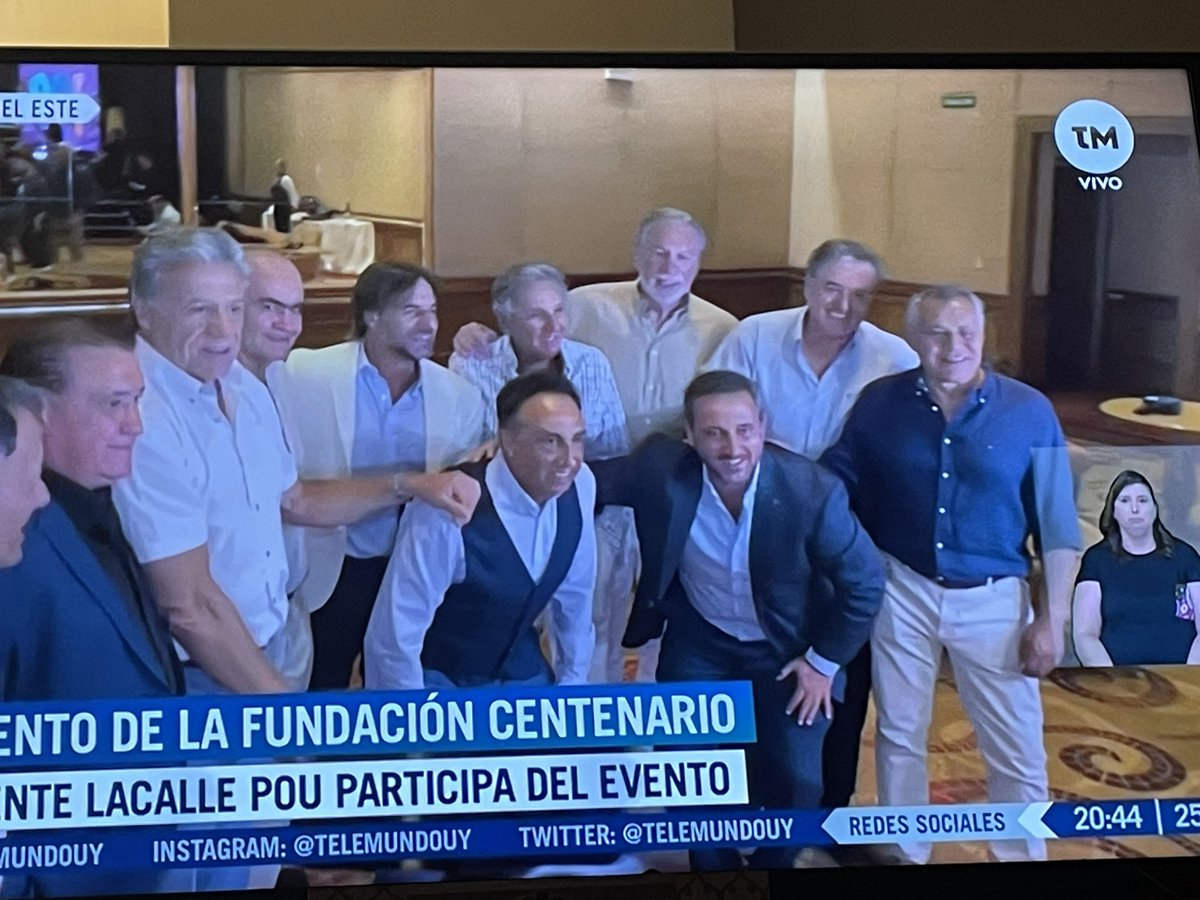 Pinnyverde's tweet image. Un poema la cara de orto de #Alvez 😂😂😂 manya y colorado. #Lacalle #Bielsa #Nacional #Peñarol #Santander @camboue