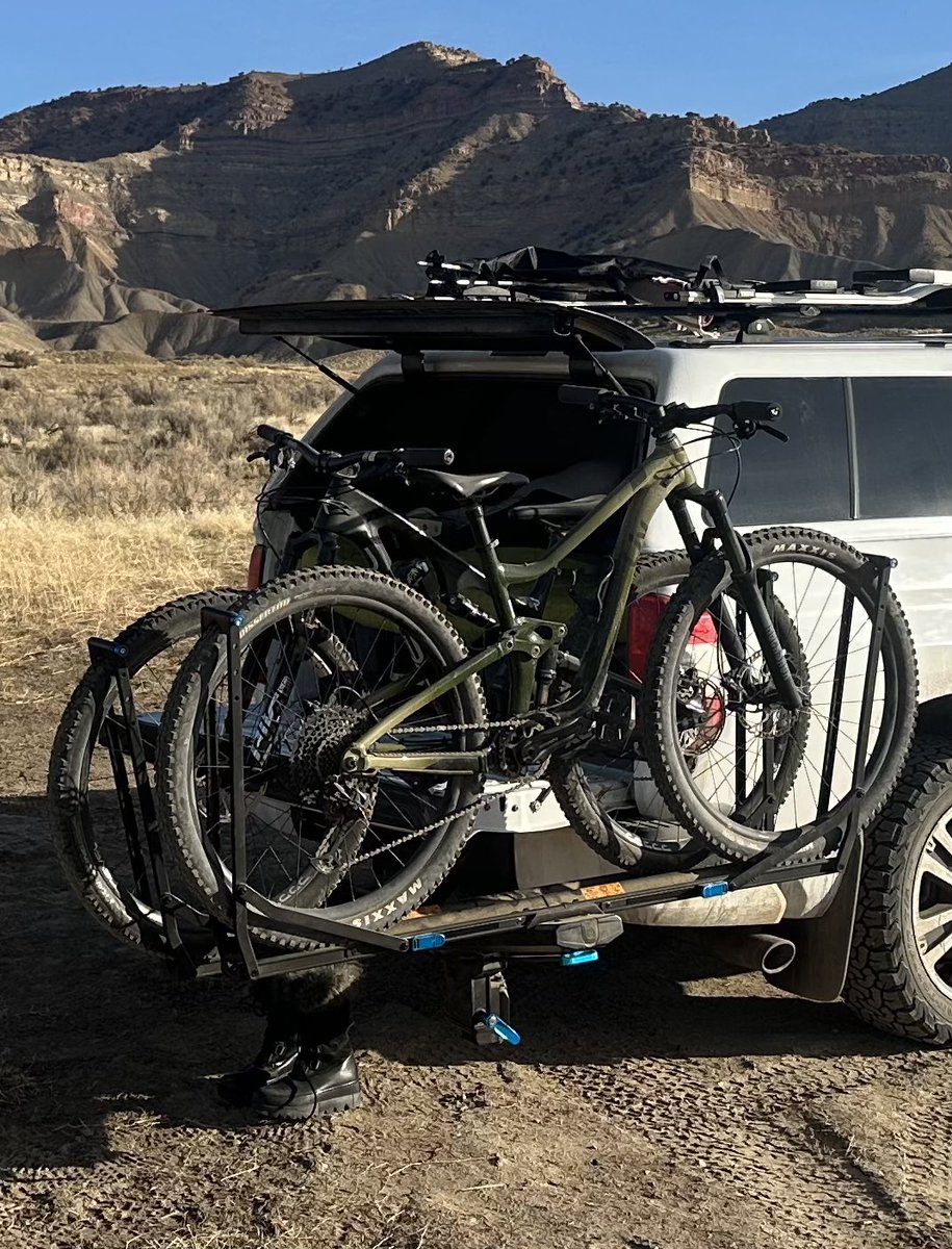 theMilesGraham's tweet photo. Been a pleasure testing one of the best hitch racks on the market. @RockyMounts Afterparty has some key differentiators from similar platform style designs. Full review and link for 10% off at: https://t.co/hVivaEcGVk

#RockyMounts
#AfterParty 
#FatbikePrototype
#gearreview https://t.co/ZLXsz8GWit