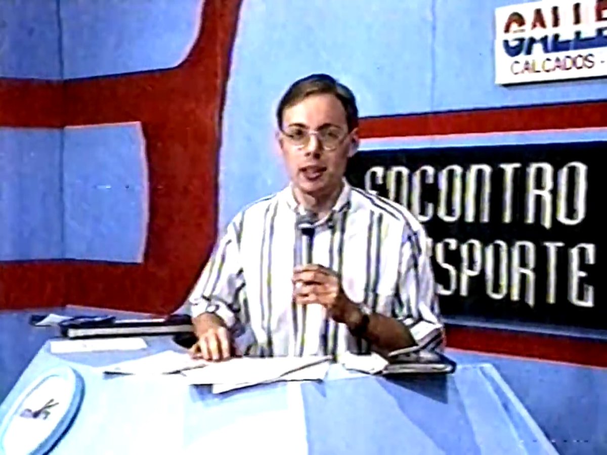 Terceiro #ÁlbumPB deste domingo vai a 11/01/1997 na TV2 Guaíba e mostra Eduardo Moreno apresentando o "Encontro do Esporte", cujo titular era João Bosco Vaz. Aí ele entrevistava o time do Mauá, que quatro dias depois decidiria o Gaúcho de Basquete (perderia pra Pony/Corinthians).