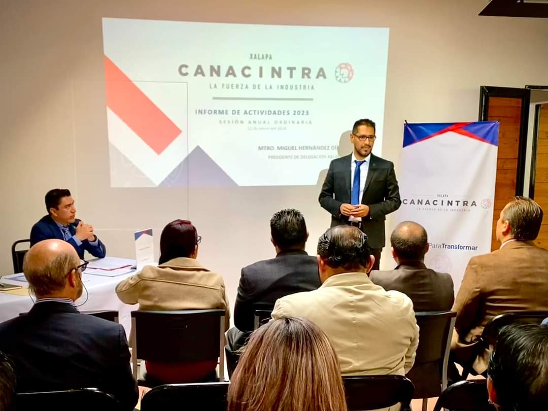 CANACINTRA_XAL's tweet photo. Se llevó a cabo la Sesión Anual Ordinaria de la Delegación #CANACINTRAXalapa, en este importante evento, el Mtro. Miguel Hernández Díaz, Presidente de la Delegación, presentó un detallado Reporte de Actividades de la Mesa Directiva el cual se analizó, discutió y se aprobó. https://t.co/sQ8RjXaZLa