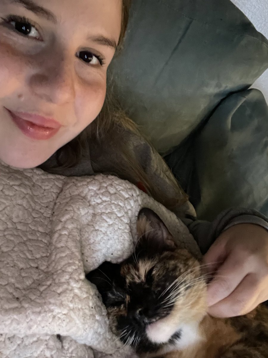 HOFFLHOUSE's tweet photo. I love my girlfriend so much https://t.co/OTts9O4BSd