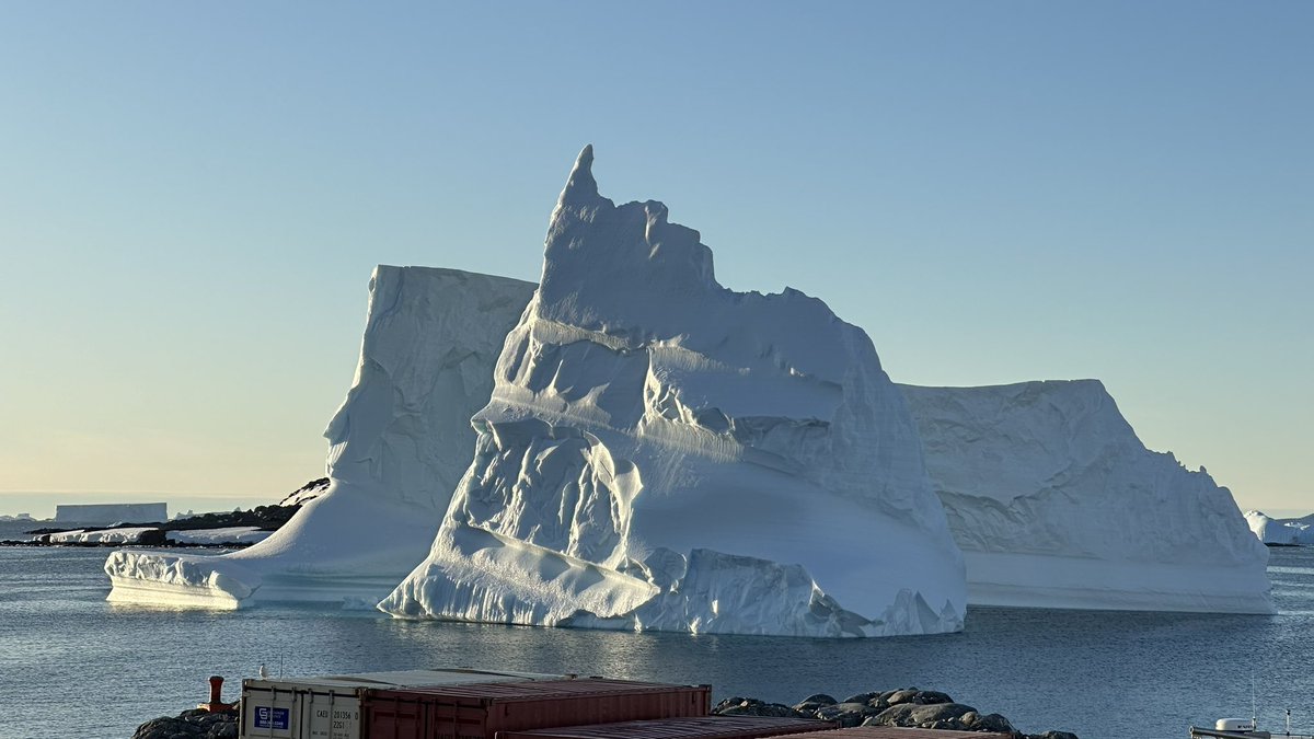 bobufarr's tweet photo. Beautiful berg has been sitting out front for awhile now #palmerstation #Antarctica https://t.co/qEEh8x3euK