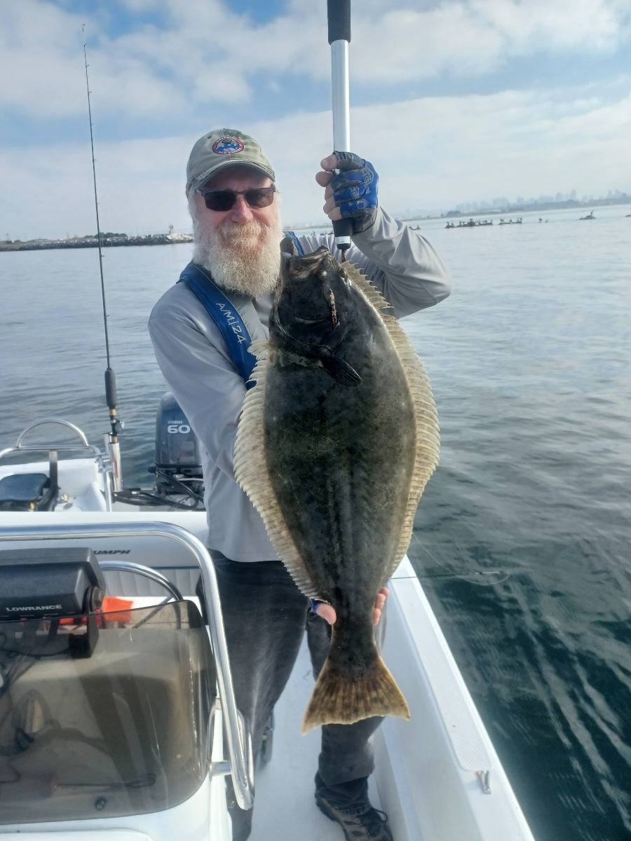 rc_wynn's tweet photo. @socalsalty Nice catch!  I caught 14 keepers last year, the last was September 29, opening day for lobster season.   This 33" was among them. https://t.co/AXr3t0VAiQ