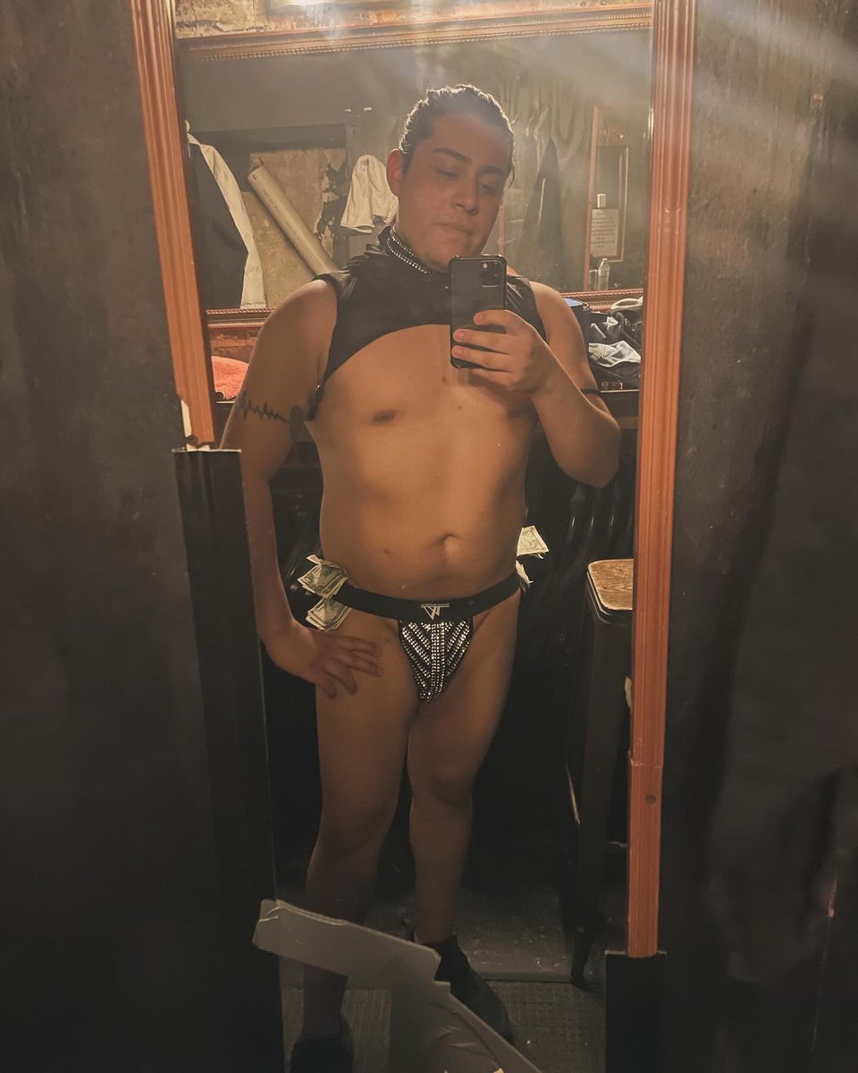 Alegriadcirque's tweet photo. By day one way by night another 😈✨🎪
•
•
•
#gogoboy #sundayvibes #dancer #dragqueen #burlesque #exoticdancer #circusartist #FitnessJourney #gayboy https://t.co/pQm0IEGYBq