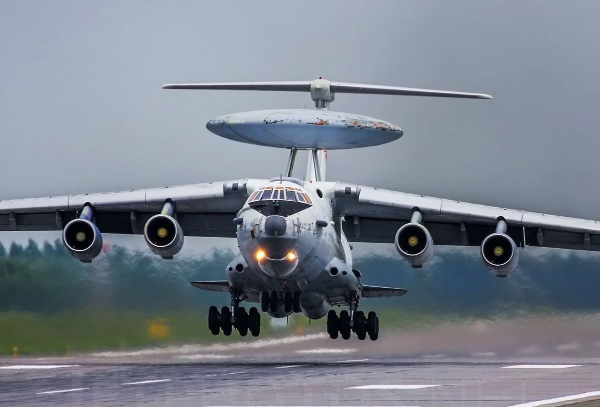 anno1540's tweet photo. The Southern Defense Forces write that the #Russian Federation has only 3 A-50 units and 6 A-50U units in service

Price: $330 million apiece. In addition, a year ago, one A-50 was already damaged as a result of a UAV attack on the #Machulishchi airbase.
https://t.co/bUcCUxRy11 https://t.co/zKQulxuOS7