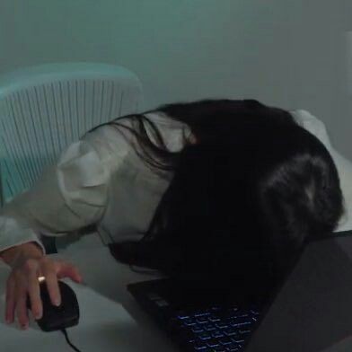 ㅤ
pov: dois reais ou uma programadora meio nerd com 4.75 graus de miopia e uma vontade maluca de desenhar mulher bonita? (pode ser que a mulher bonita seja você)