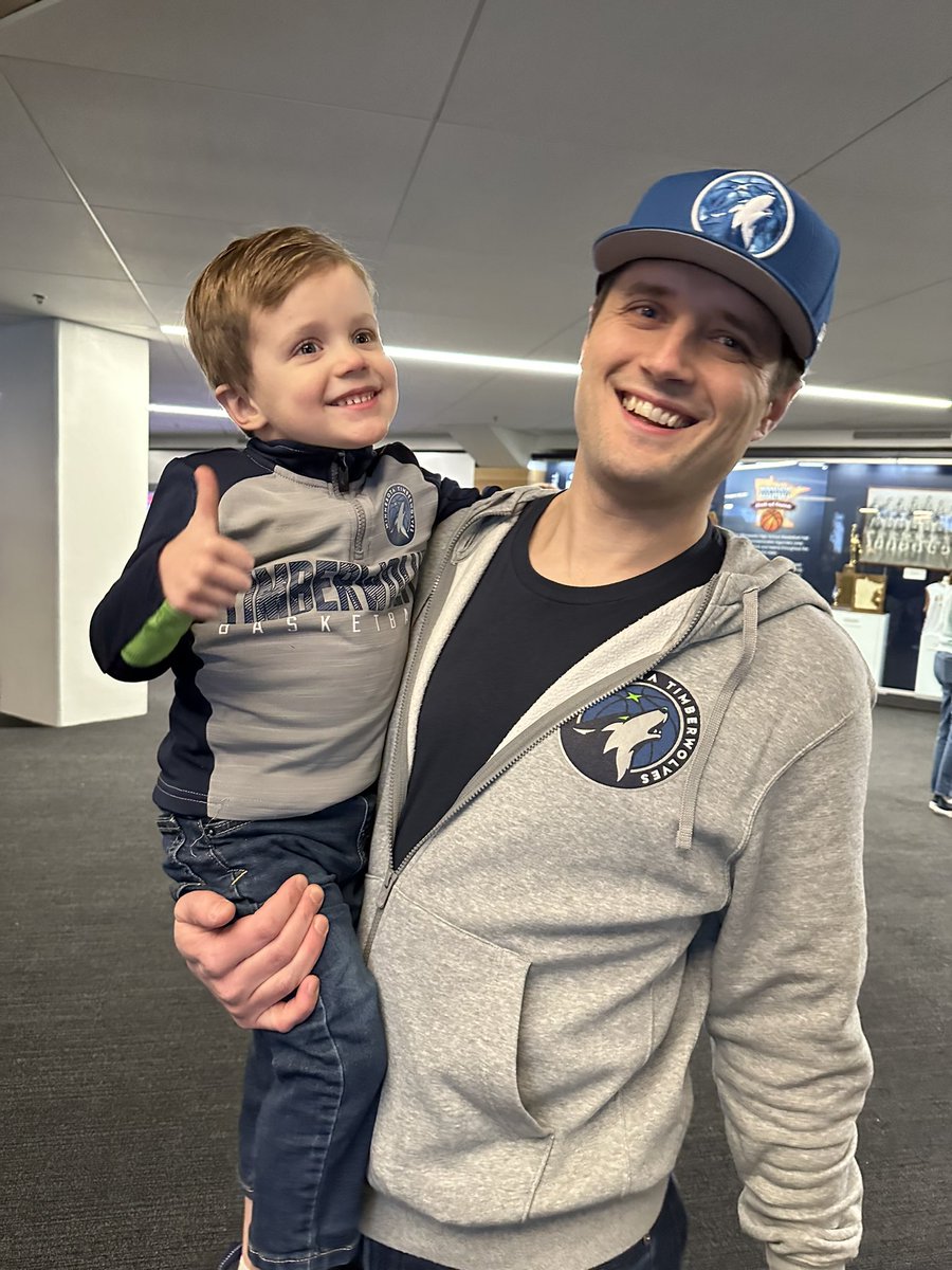 thodgdon5's tweet photo. @Timberwolves Go Wolves Go! #packpix https://t.co/Qtf4TbHSmR