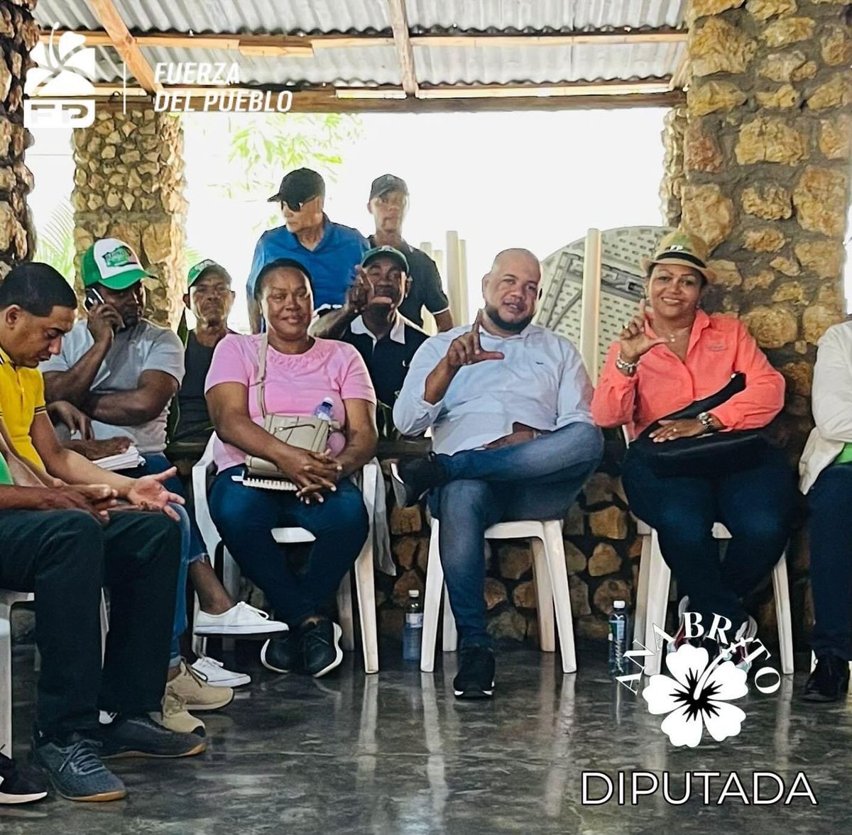 anitabritogil's tweet photo. En la mañana de hoy estuvimos una extraordinaria asamblea municipal informativa.
Dirigida por nuestro querido @henry_meran #FuerzaDelPueblo #AnaBritoDiputada #ComprometidaConAzua @LeonelFernandez @Edhoarda22 @OmarLFernandez @TobiasCrespo @ConLeonel1 @RamirezSiano https://t.co/mANrwGYp1O