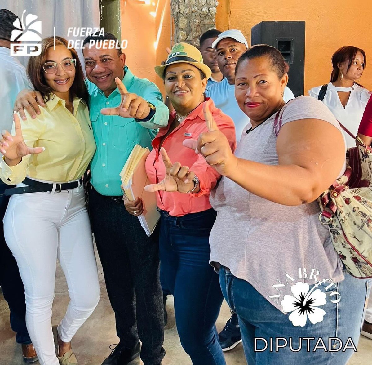 anitabritogil's tweet photo. En la mañana de hoy estuvimos una extraordinaria asamblea municipal informativa.
Dirigida por nuestro querido @henry_meran #FuerzaDelPueblo #AnaBritoDiputada #ComprometidaConAzua @LeonelFernandez @Edhoarda22 @OmarLFernandez @TobiasCrespo @ConLeonel1 @RamirezSiano https://t.co/mANrwGYp1O