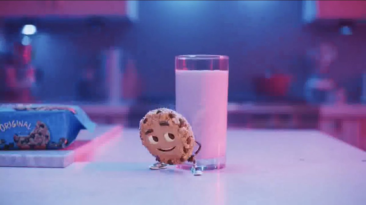 mrscottx's tweet photo. No they didn’t just have the Chips Ahoy cookie bustin down on a glass of milk 💀 https://t.co/oHKWWk6dSR