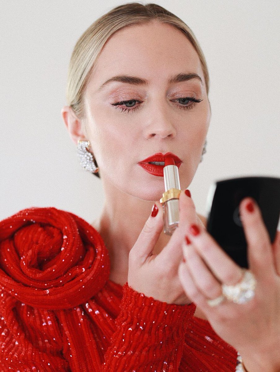 badpostblunt's tweet photo. MISS EMILY BLUNT!!!!! https://t.co/XPUkVFyJtP