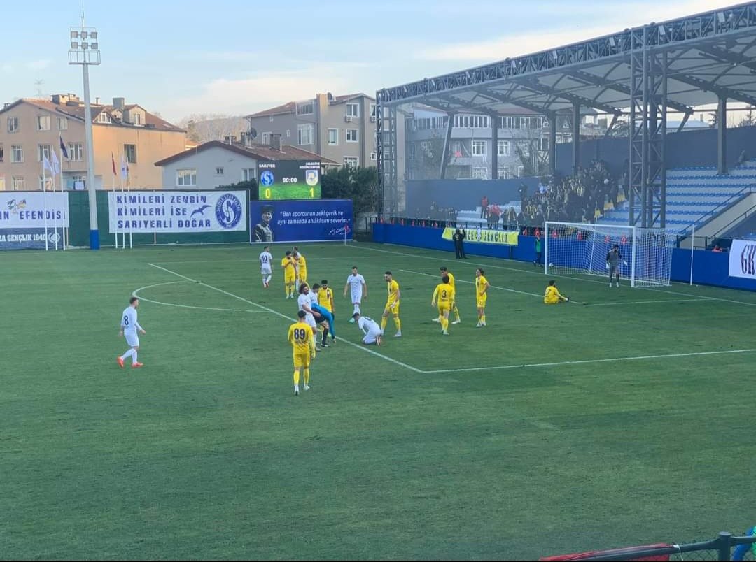 Zamanında yapılan yanlışlar takımı bugüne getirdi ,gittiğiniz kimse yardım etmiyor ,umarım siyaseti sahaya sokmazsınız bundan sonra.
Tebrikler belediye derince spor.