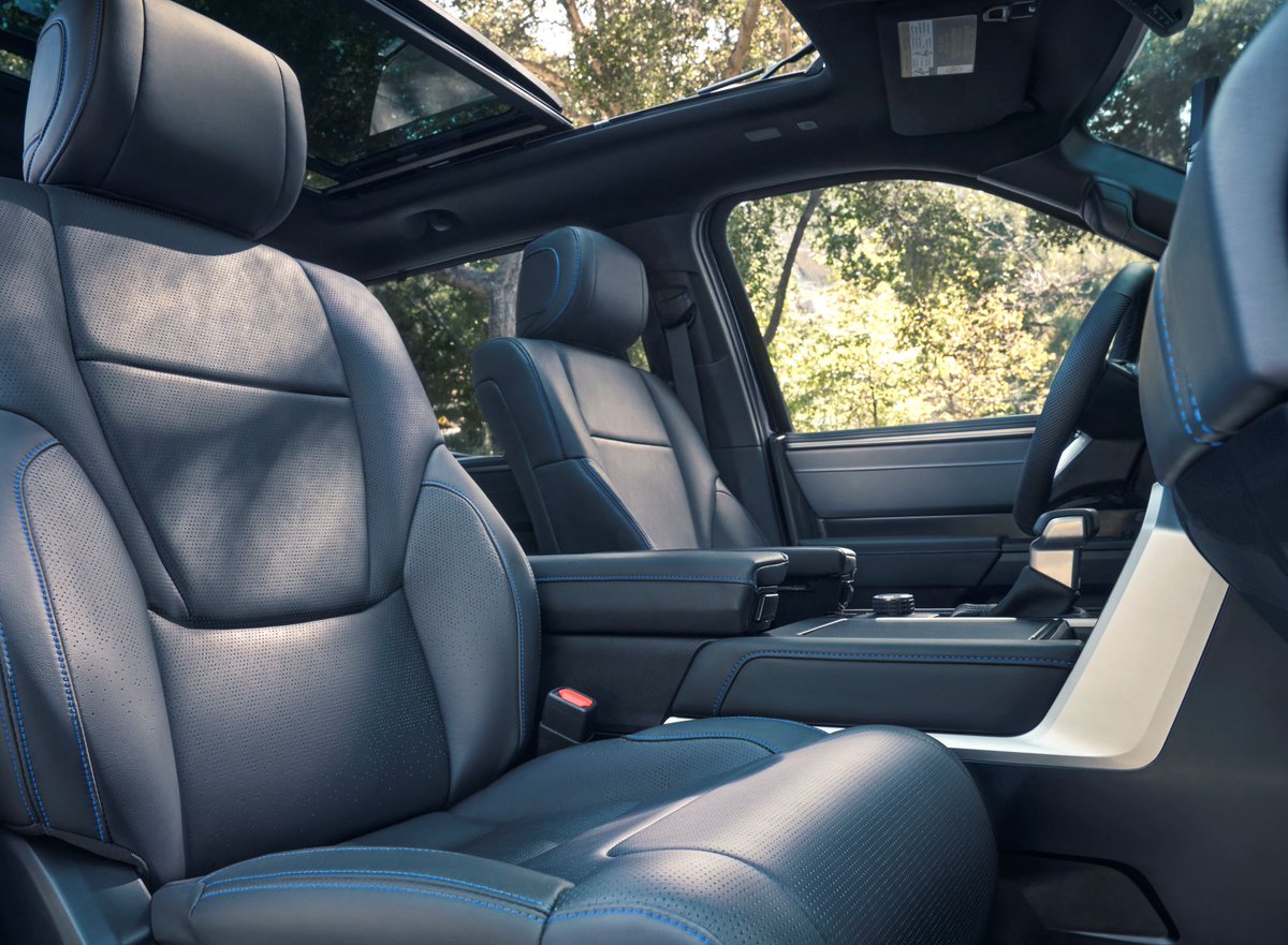 The Tundra CrewMax Limited offers you the largest panoramic roof in the full size pick-up segment. Let the sun shine! 🌞

pulse.ly/fph7tlqao4

#sherwoodpark #yeg #toyota #toyotatundra #newtrucksfor sale #trucksofinstagram #toyotagram