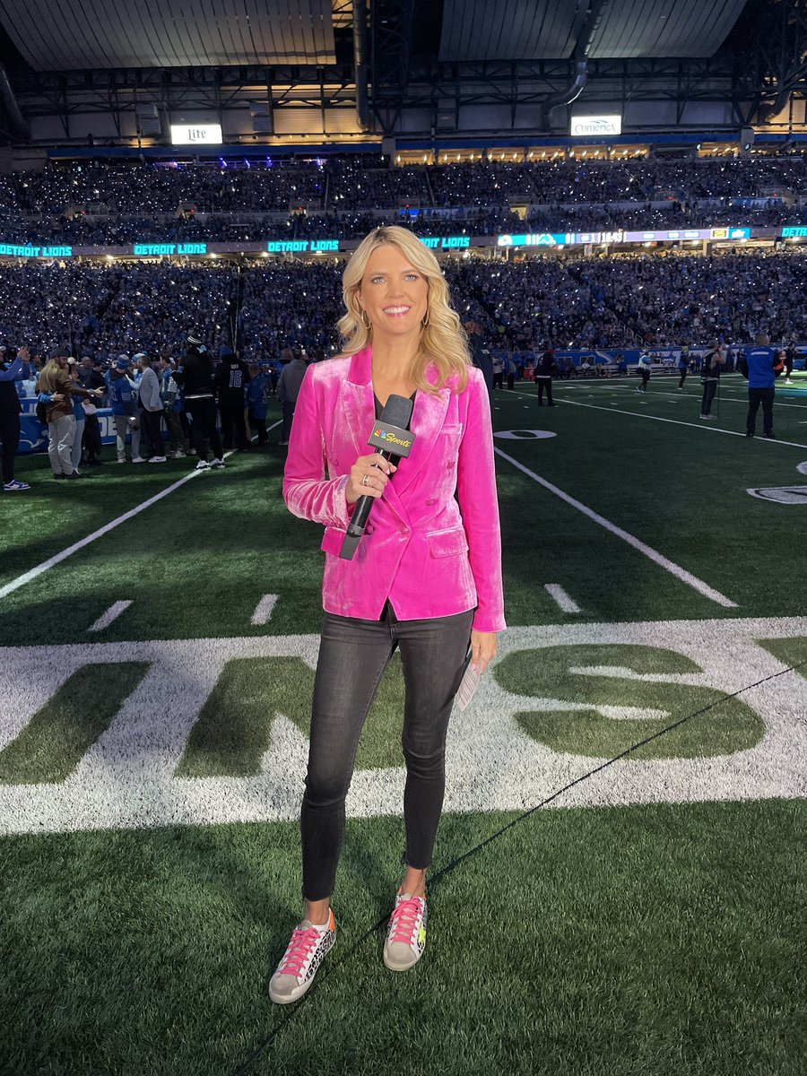 Join us now for @RamsNFL @Lions on @SNFonNBC @NBCSports 💕🏈