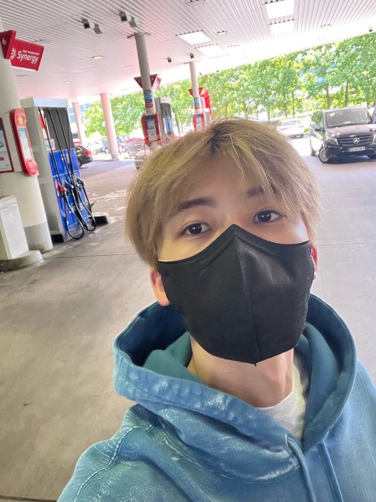 : มีใครอยู่มอแล้วบ้าง จารมายัง กลัวไปไม่ทัน

: ไม่ได้อยู่ แต่รู้ว่าจารยังไม่ถึง

: รู้ได้ไงวะ

: จารจอดรถเติมน้ำมันหลังกุครับ