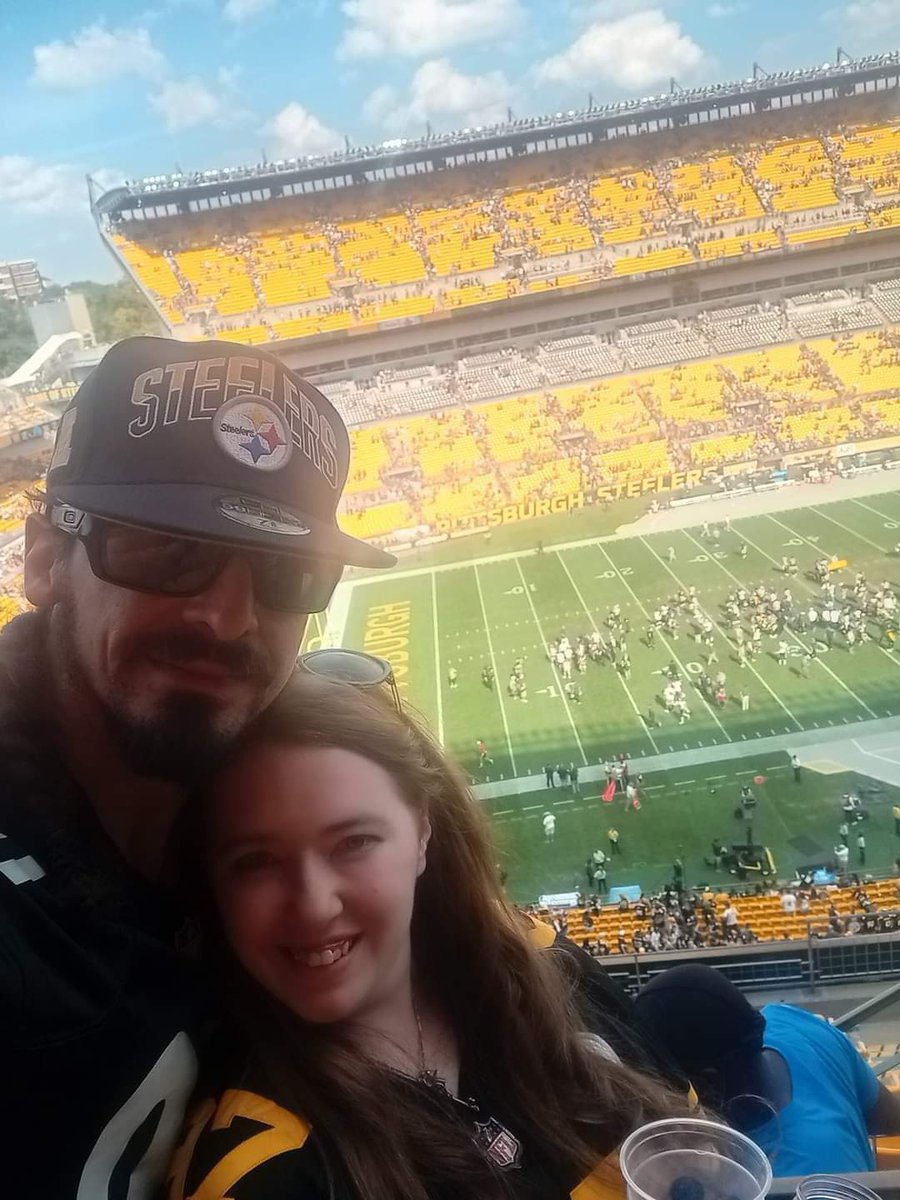 MrsBoomheadshot's tweet photo. @TheMikeyPasta Steelers, Penguins, and Pirate games. Im not a Pittsburgh Sports fan or anything 🤷‍♀️😂😂 https://t.co/KG1rdoXUTi