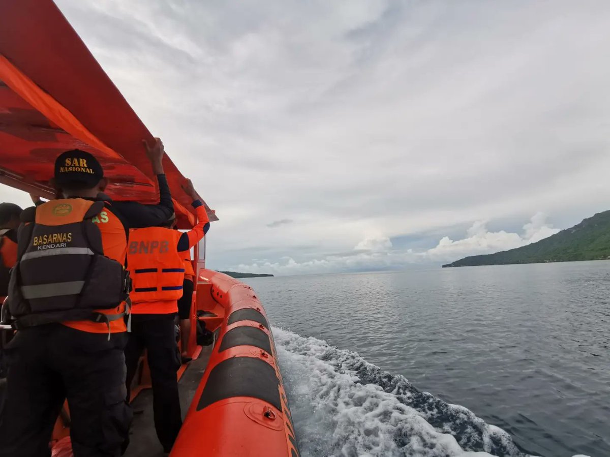 HumasSARKendari's tweet photo. Buton Selatan, 15/01 -- Ops SAR H5 terhadap 1 org nelayan yang belum kembali dari melaut dgn menggunakan longboat disekitar perairan teluk lande kembali dilanjutkan
#basarnaskendari
#possarbaubau
#rb210
#humassar304 https://t.co/6aKuU9dssJ