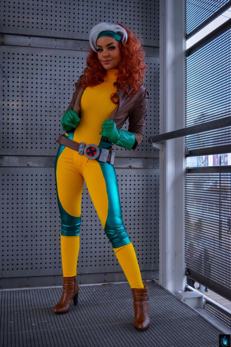 IbrahimD59's tweet photo. Character - Rogue
From - X-Men / Marvel Universe
Cosplayer - @Lucidbellex 
Country - The Netherlands
Event - @megaconlive London

#Rogue #Xmen #LucidBelle #Cosplay #DutchCosplayer #Cosplayer #Marvel #MarvelCosplay #RogueCosplay https://t.co/0awWX8T7Mj