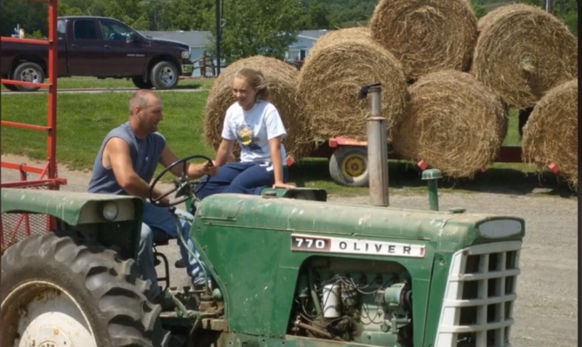 It’s been 365 days without you, Dad.
Through all the tears, I’ve come to understand that grief is not a sign of weakness; it’s a reflection of the love we shared. Missing you will always be a part of our daily life, but so will the gratitude for the time we had together 🤍