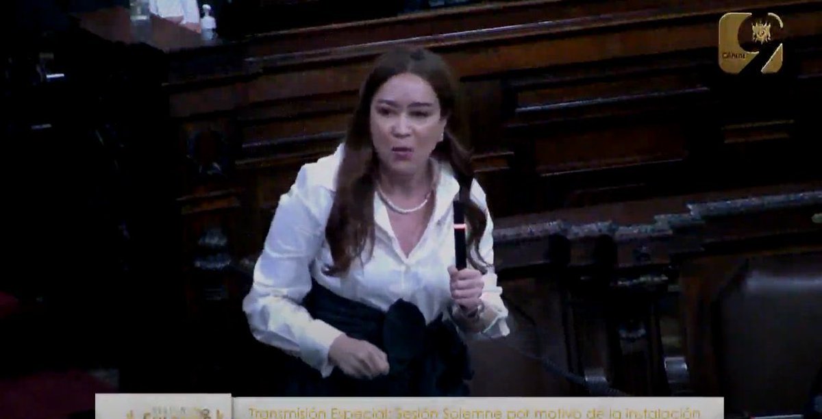 Oscarcom_'s tweet photo. Esta mujer habló con los testiculos que le faltaron al hijo de puta de @DrGiammattei 
 #TransmisiónDeMandoGT https://t.co/7Jxnz3qD8r