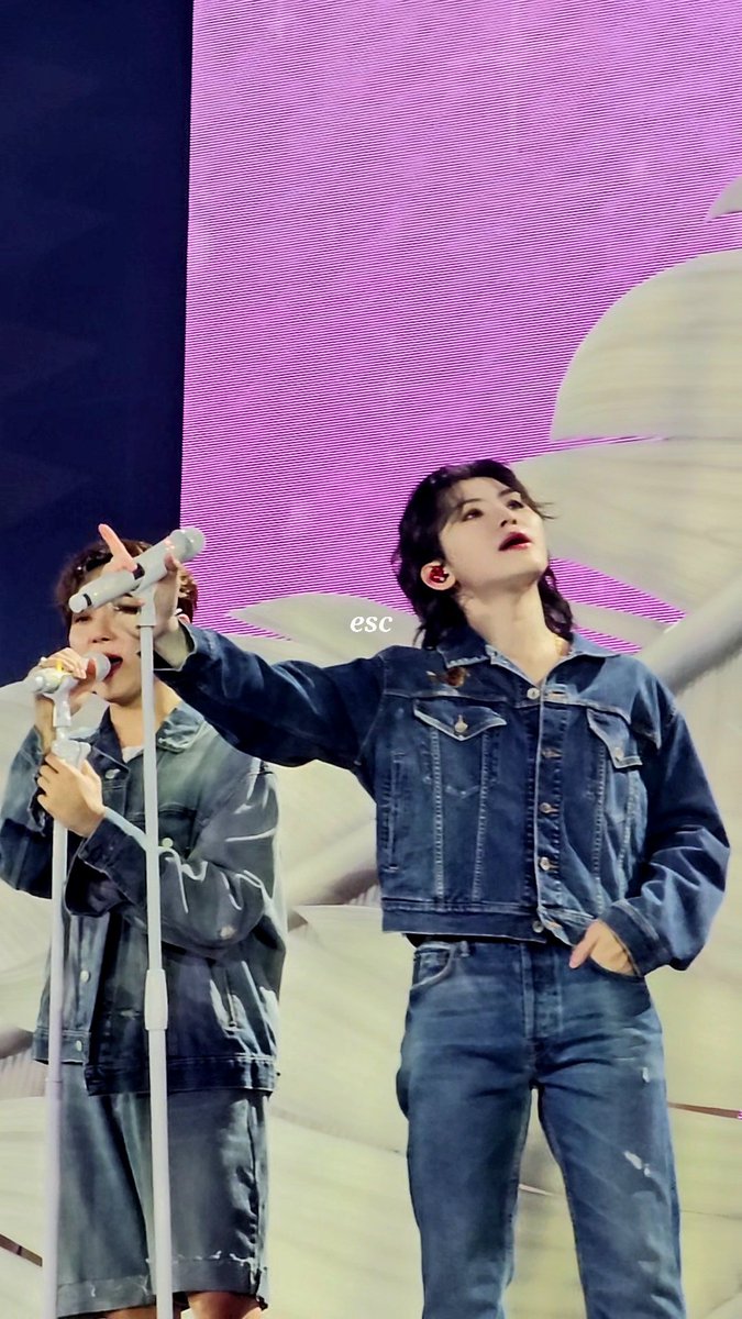esccarrot's tweet photo. #WOOZI #LEEJIHOON

Stage presence is just wow.
Long hair Woozi is immaculate.

#SEVENTEENinBULACAN #FOLLOWTOURPH #Follow_To_Bulacan https://t.co/VGY3LjLJEG