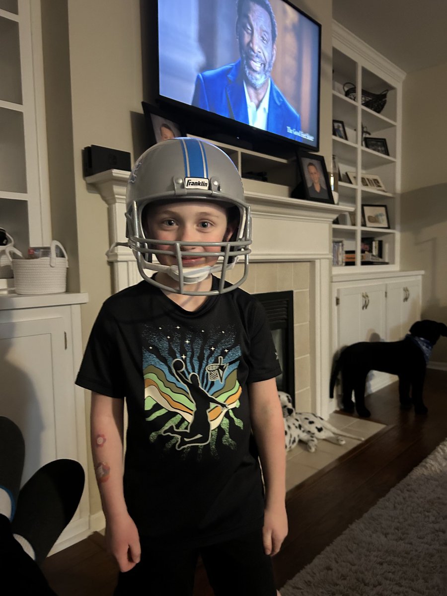 atcurrier's tweet photo. All geared up for the ⁦@Lions⁩ game! Let’s go! #onepride ⁦@JaredGoff16⁩ https://t.co/fUfRTg8VFQ