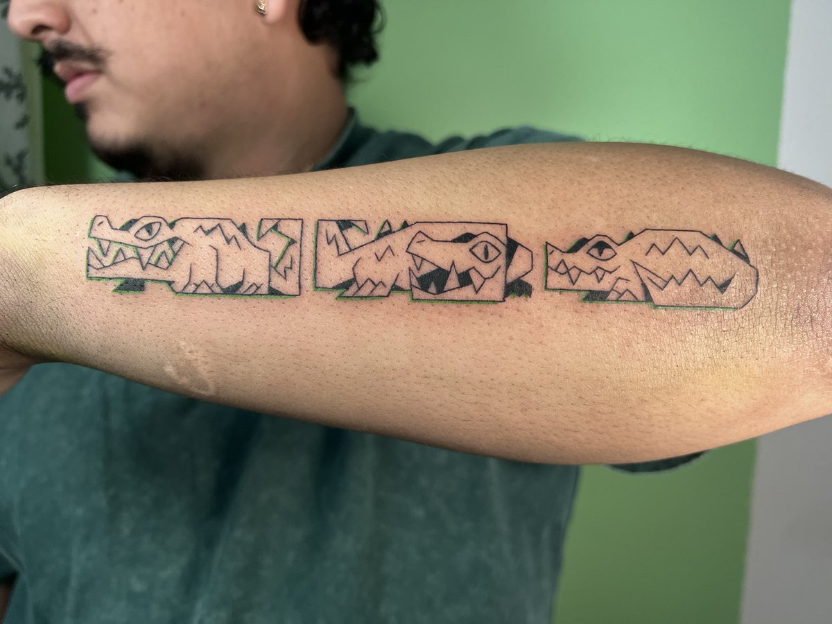 dustythesnowman's tweet photo. alligator tattoos i did yesterday :D 🐊 #tattoo https://t.co/72iDf49AeA