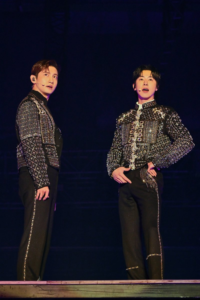KPOPFAVE_'s tweet photo. And it is all about the way you are! The world's bestest duo @TVXQ had their "#20n2" show in Hong Kong on Jan 13, playing their bangers including 'Hug', 'Rising Sun', '#Rebel', 'Vuja De', 'Devil' &amp; many more. 🔥 Here, the BTS photos! #TVXQ! #UKNOW #MAXCHANGMIN #2024_TVXQ_CONCERT https://t.co/yA42tUlEH7
