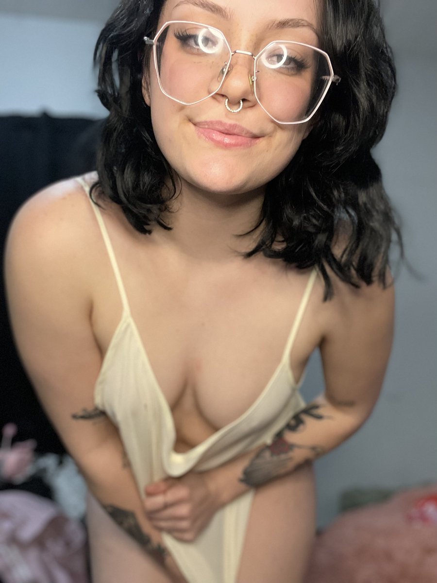 I hope you don’t mind if I wear this to our date 🥰 #latinacutie #latina #prettyface #viral