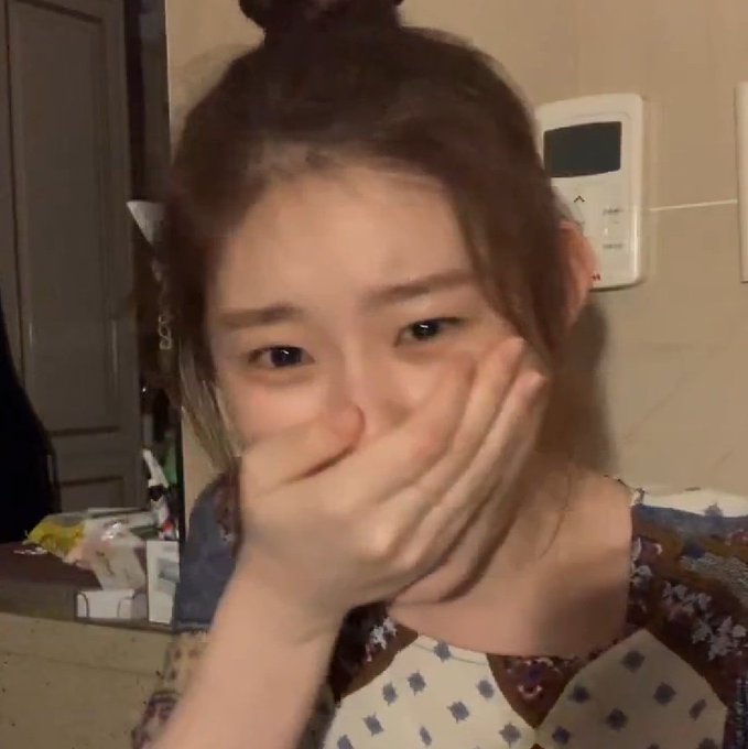 datghourl's tweet photo. my reaction after i saw that one comment from gwanhee and reply of hyeseon #Singlesinferno3 https://t.co/GZWwYpiRco