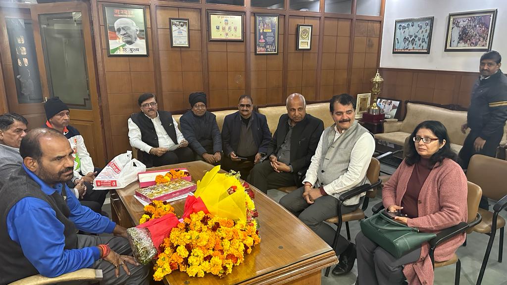 Parivartan_RWA's tweet photo. @69_colonies meeting with Shri Ramesh Bidhuri ji MP South Delhi for Regularisation of 69 Colonies declared Affluent. We are happy that the MP of our area has pushed the issue of our Regularisation in Parliament &amp; assured to be with us &amp; fight for our cause. https://t.co/YUN0GKo1Ze