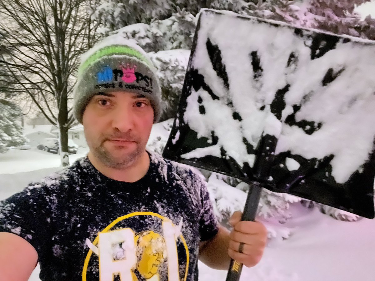 Midnighttwin_'s tweet image. Just remember when it is 2 degrees in Buffalo and you you need to clear some snow. Stay warm and wear your @MiPops winter hat. Cause it’s HOT!!! Great quality and bright colors! #shamelessplug #myfunkostore