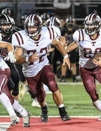 mit85531's tweet photo. Leading the way to the promise land! Straight to a TD! #BetterMove Titans coming through #72 @20TBrooks @CoachTotheroh59 https://t.co/uR9Z7yrKzh