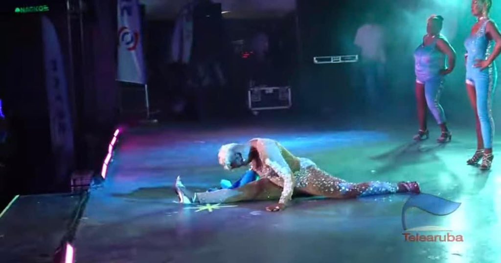 E SEÑORA AKI A STEAL THE SHOW 😮😮😮