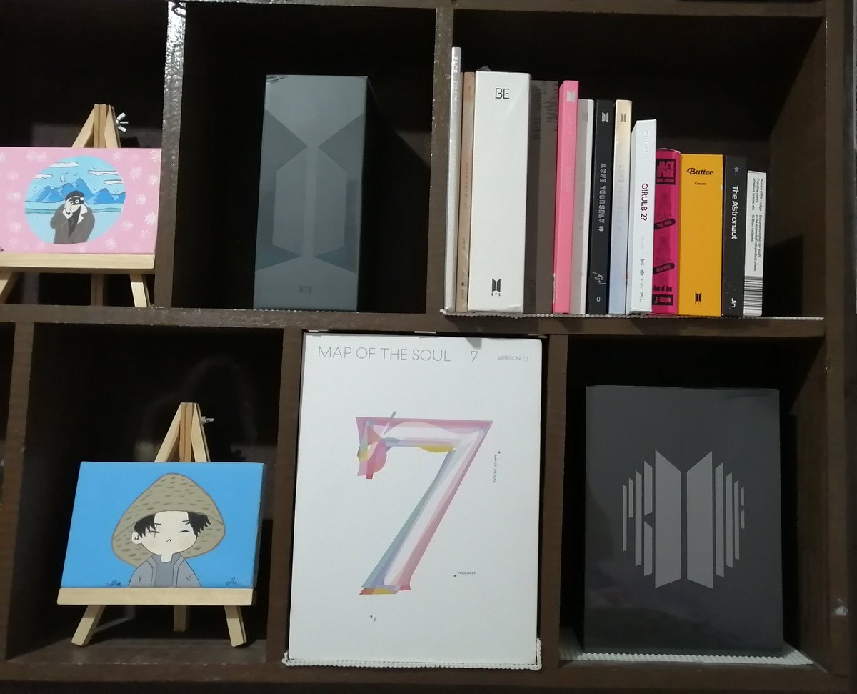 Moon_Luna100's tweet photo. Algunas cosas pasaron y no había podido hacer este tweet, pero estoy realmente sorprendida y feliz con el avance de mi colección en el 2023 💜😌 https://t.co/Itj8lrsYLl
