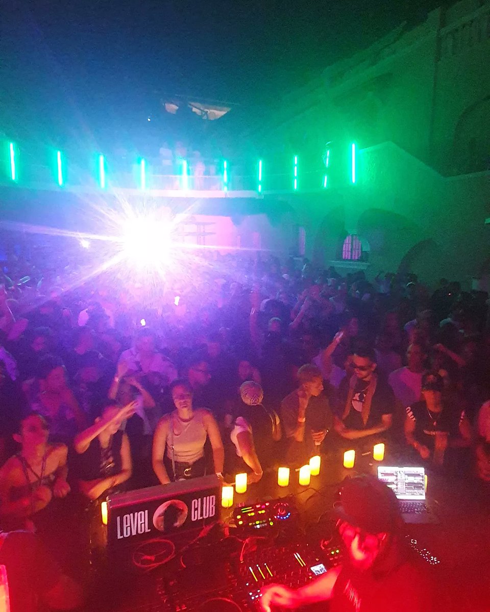 rossomusik's tweet photo. Luego fui a #teatroeldoradopanama para el party de @levelclubpanama con el gran @rafabarriosdj que no puso a bailar bien duro...!!!

Nos vemos el próximo finde...!!! 
💁🏻‍♂️🔥💙🧘🏻‍♂️ #music #party #panama https://t.co/sANaykvWWd