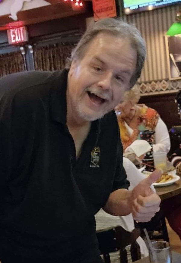 MissyE418's tweet photo. @BBBaumgartner @KateFlannery @jennafischer @AngelaKinsey

As you may or may not remember, my brother is a bartender at Poor Richards in good Ol Scranton Pa! He is in need of open heart surgery and my siblings are organizing a fundraiser for him - if there is anything you can do. https://t.co/kZnqVvxEp6